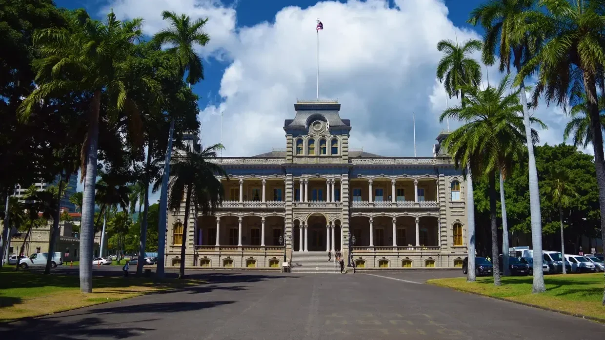 enoatours pearl harbor remembered a from waikiki historic building palm trees blue sky