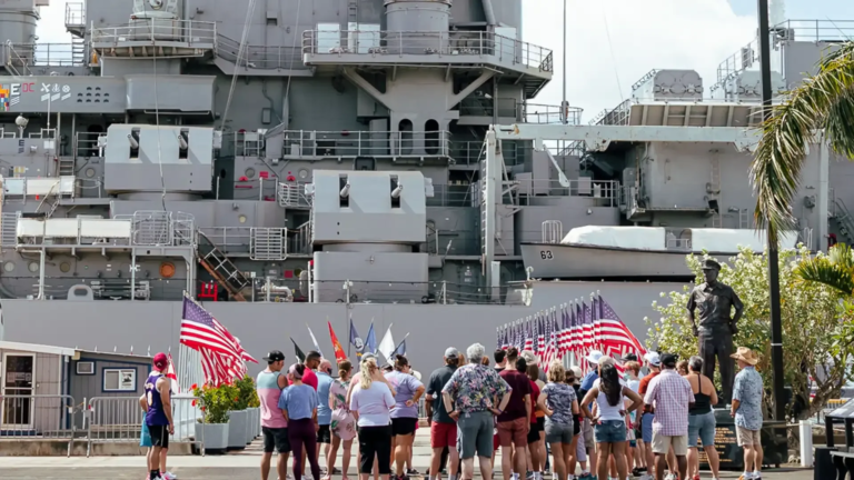 enoatours pearl harbor remembered a from waikiki tourists pearl harbor uss missouri