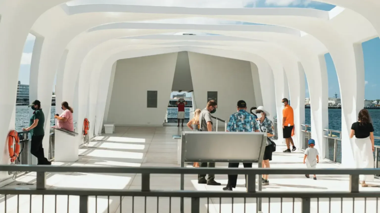 enoatours ultimate pearl harbor circle island pearl harbor visitor center people 