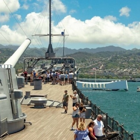 ht pht oahu pearl harbor memorial and battleship mis battleship missouri deck tour