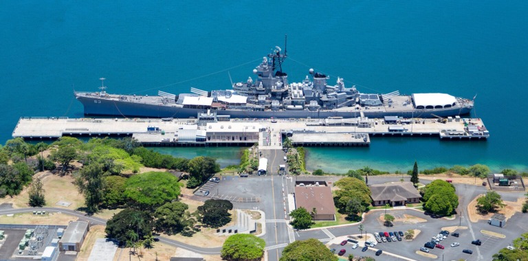 ht pht oahu pearl harbor memorial and battleship mis battleship missouri dock ocean view