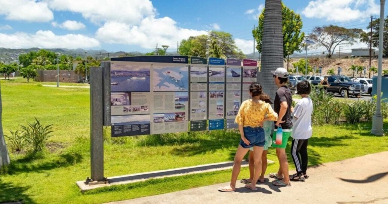 ht pht oahu pearl harbor o ahu circle island tour fr information sign park tourists