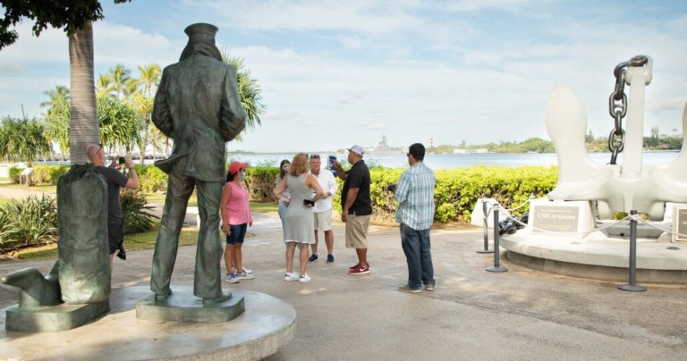 ht pht oahu private pearl harbor and o ahu island to tourists statue uss arizona anchor