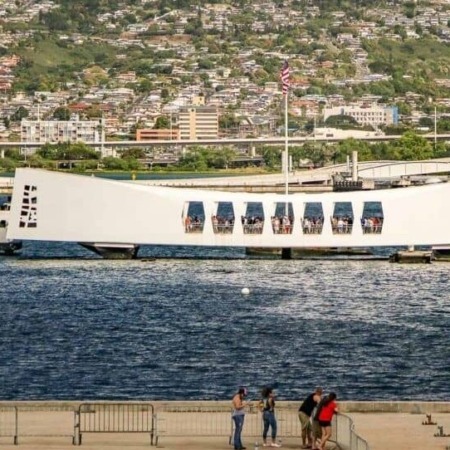 ht pht oahu the complete pearl harbor experience fro pearl harbor memorial boat water