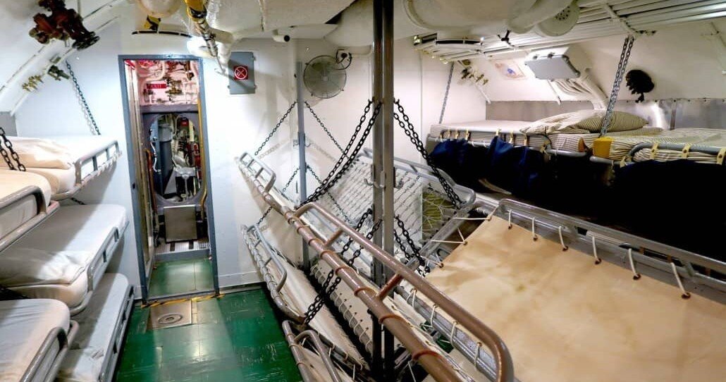 ht pht oahu the complete pearl harbor experience fro submarine bunks interior hatch