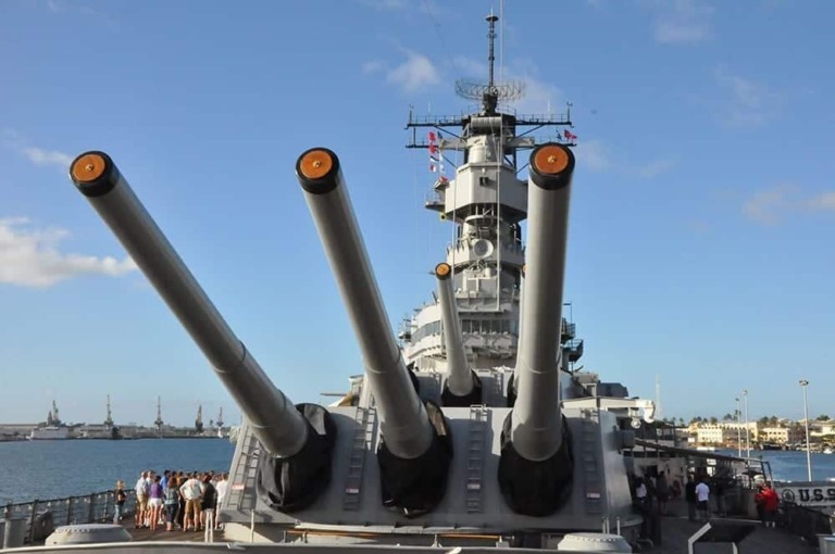 polyad activities kauai to oahu world war ii deluxe pearl battleship cannons pearl harbor tour